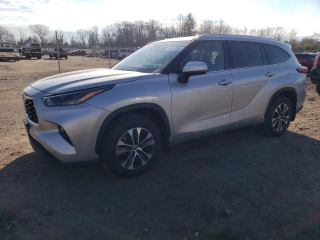 Image 1 of 2022 TOYOTA HIGHLANDER XLE 2022 with VIN 5TDGZRBH6NS572755
