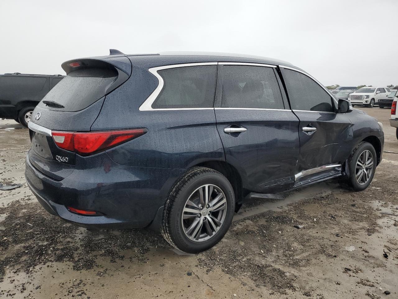 Image 3 of 2016 INFINITI QX60  2016 with VIN 5N1AL0MM8GC532075