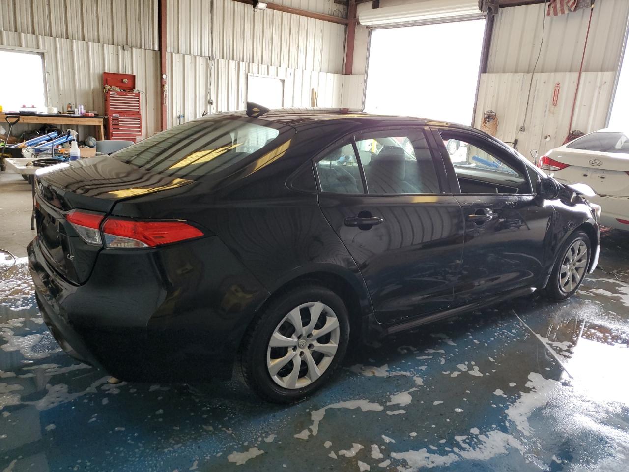 Image 3 of 2020 TOYOTA COROLLA LE 2020 with VIN 5YFEPRAEXLP021352