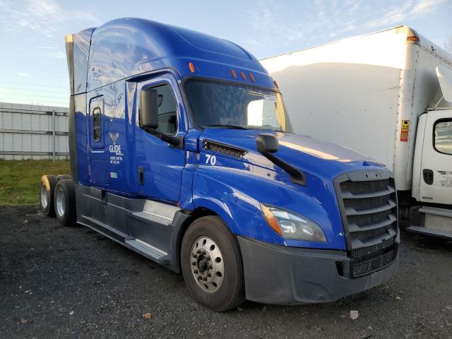 Image 1 of 2018 FREIGHTLINER CASCADIA 126  2018 with VIN 3AKJHHDR5JSJP1070