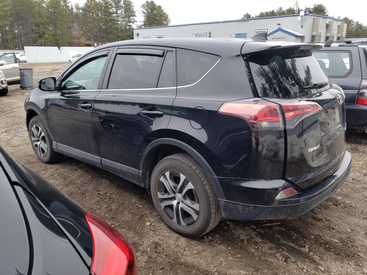 Obraz 2 z 2018 TOYOTA RAV4 LE 2018 z VIN 2T3BFREV0JW739429
