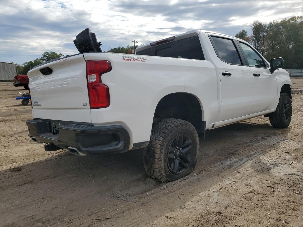 Image 3 of 2022 CHEVROLET SILVERADO K1500 LT TRAIL BOSS 2022 with VIN 3GCUDFEDXNG676494