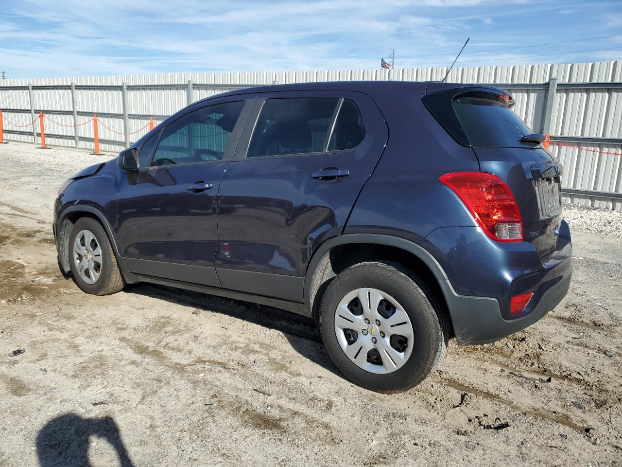 Obraz 2 z 2018 CHEVROLET TRAX LS 2018 z VIN 3GNCJKSB1JL333176