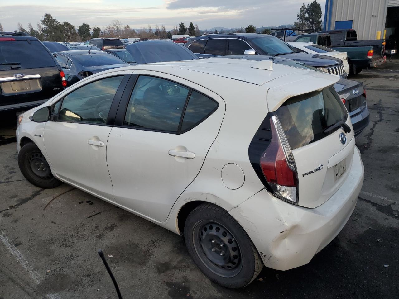 Image 2 of 2015 TOYOTA PRIUS C  2015 with VIN JTDKDTB37F1581585