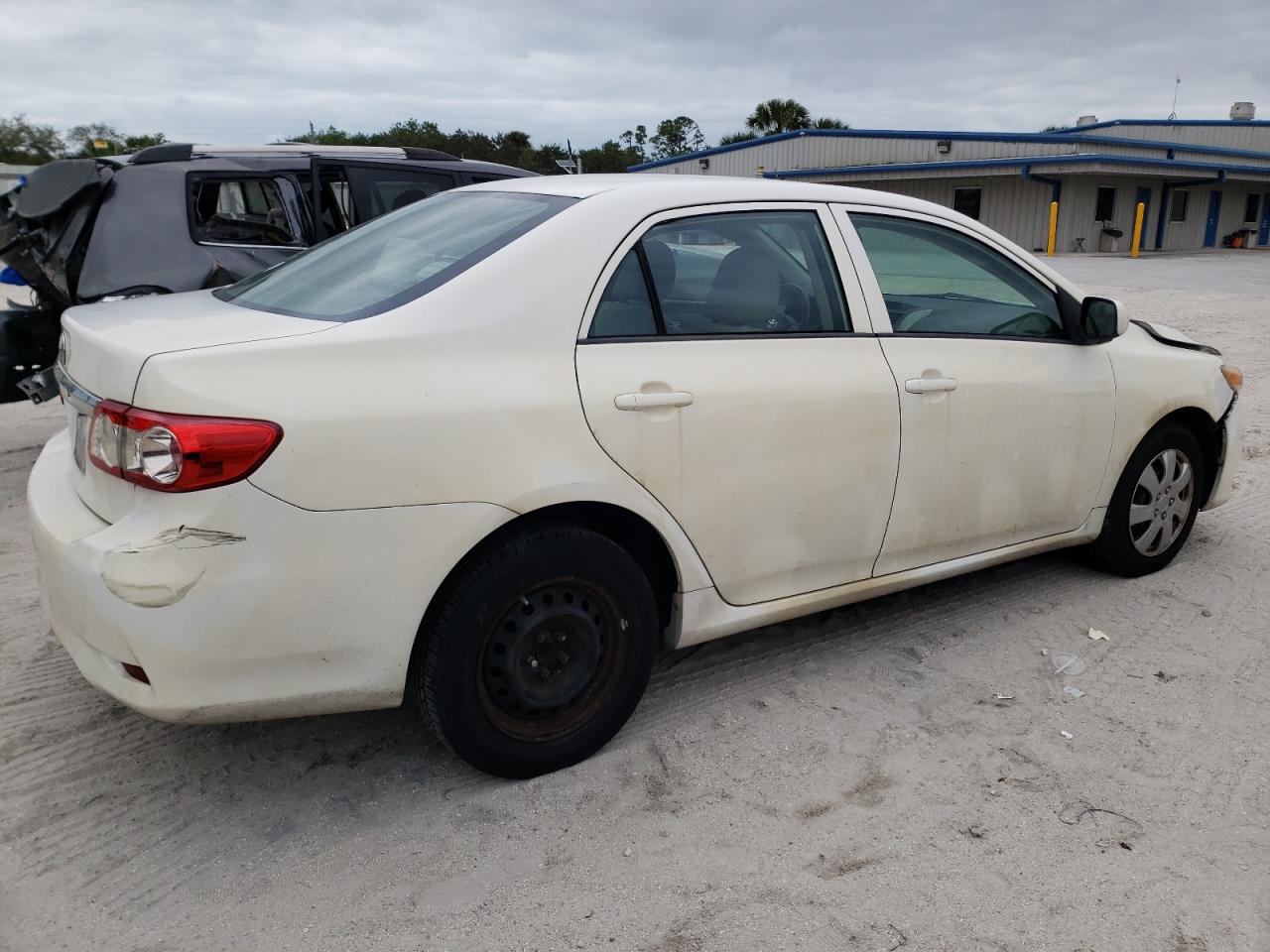 Image 3 of 2013 TOYOTA COROLLA BASE 2013 with VIN 2T1BU4EE2DC012896