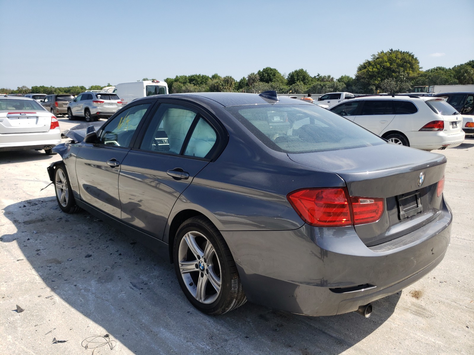Изображение 3 2015 BMW 320 I 2015 с VIN WBA3B1C50FK136482