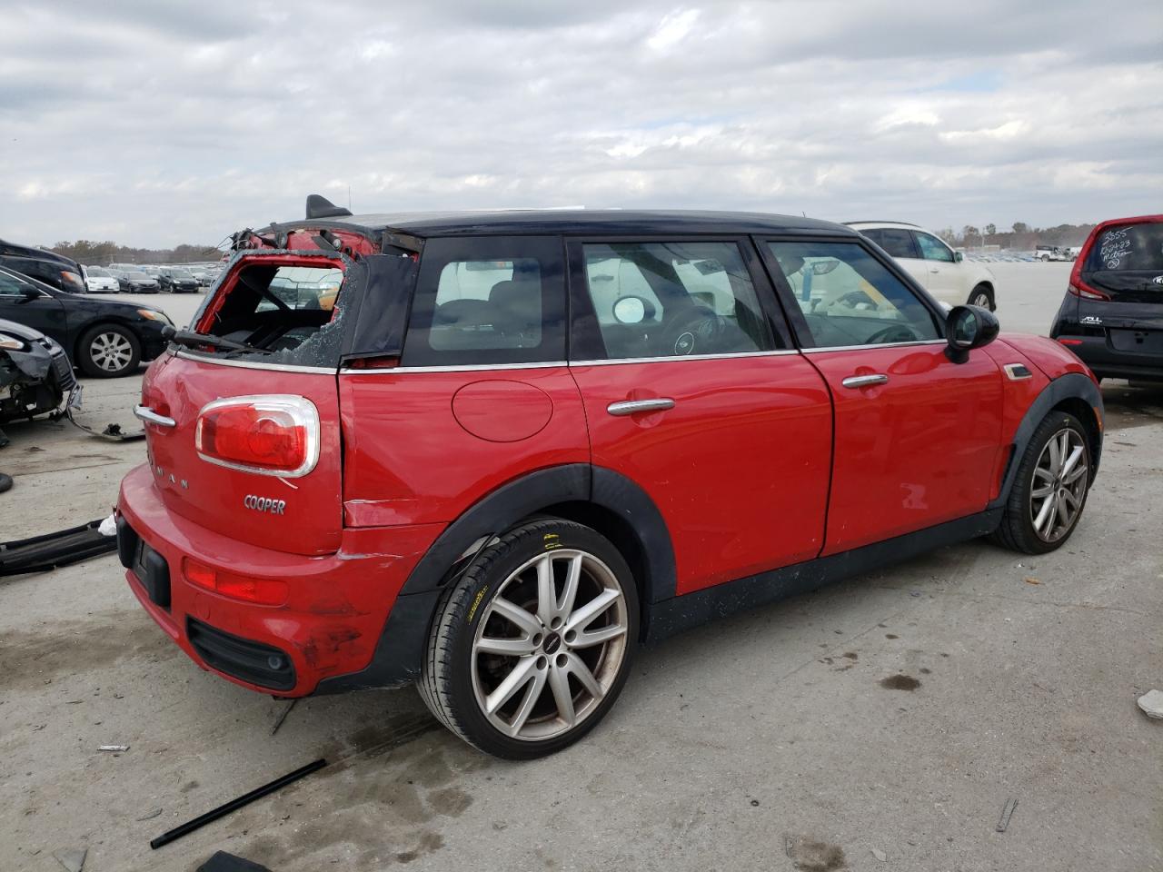 Image 3 of 2016 MINI COOPER CLUBMAN 2016 with VIN WMWLN5C55G2B35217