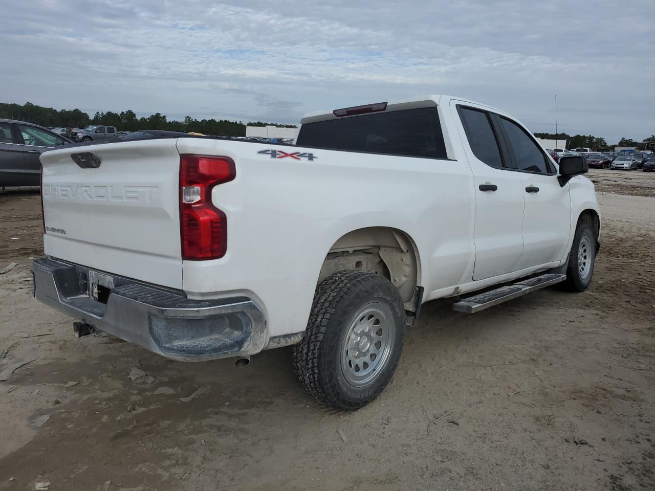 Image 3 of 2020 CHEVROLET SILVERADO K1500 2020 with VIN 1GCRYAEH7LZ178797