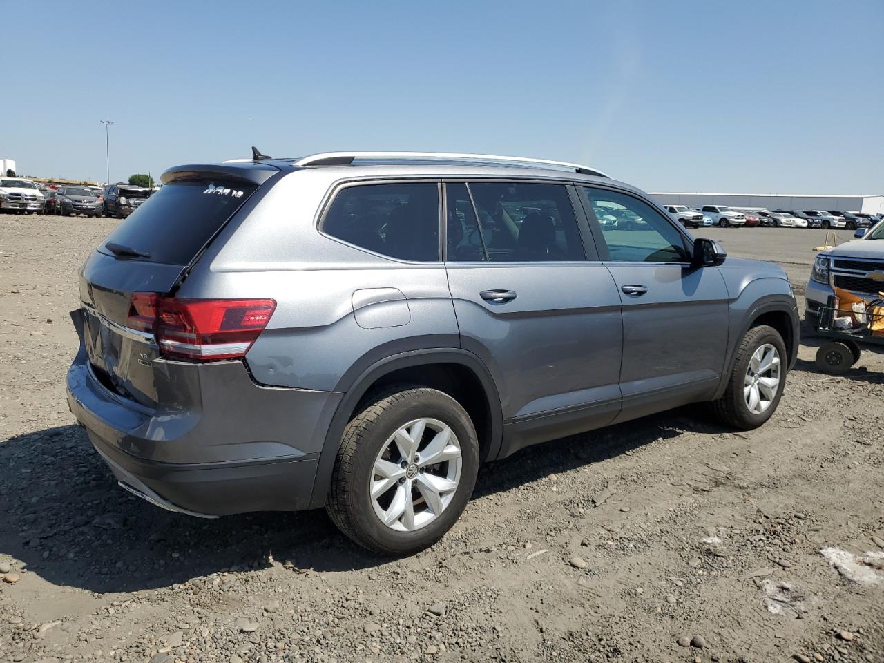 Image 3 of Volkswagen Atlas Se 2018 with VIN 1V2LR2CA4JC516976