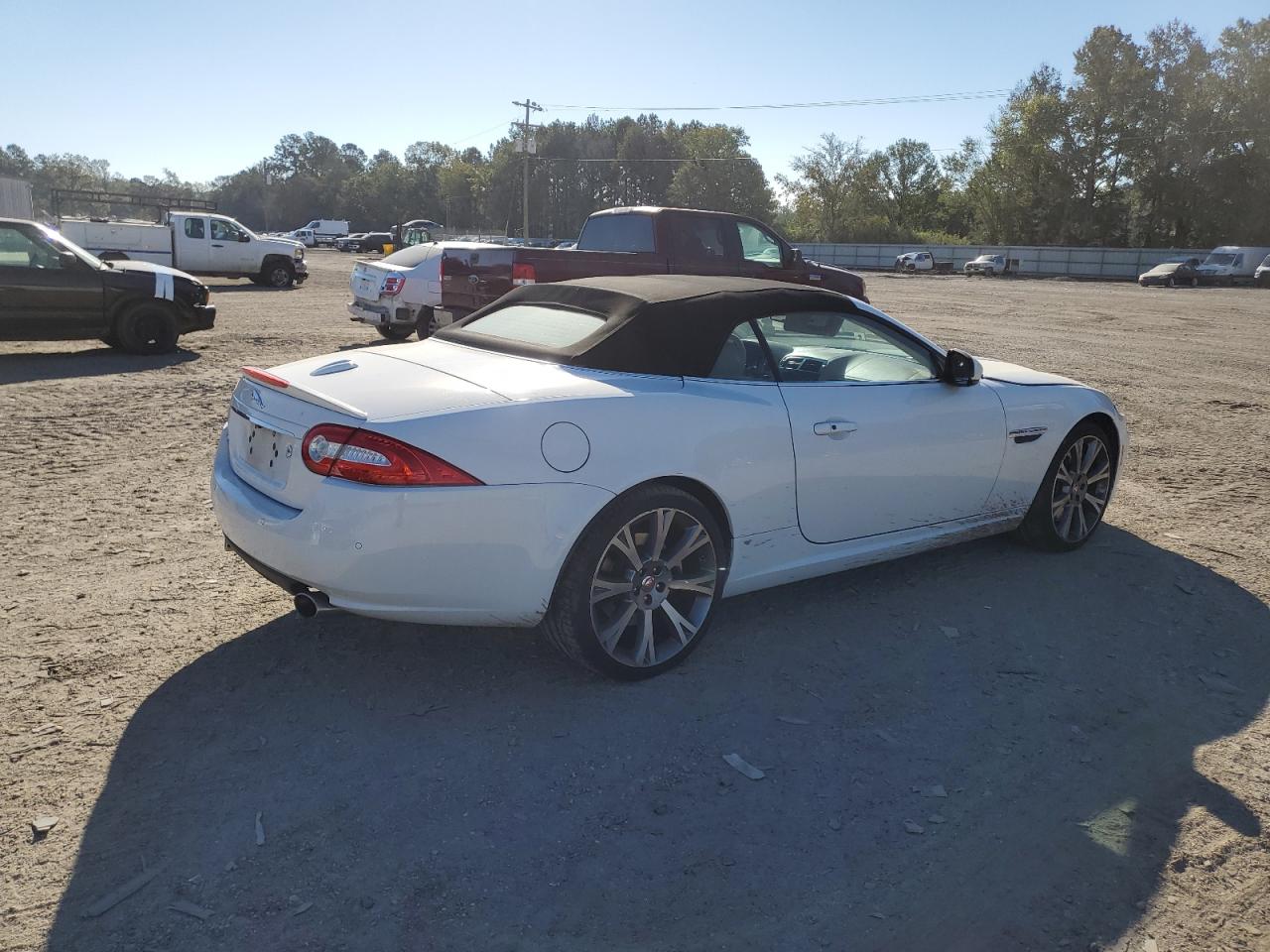 Image 3 of 2014 JAGUAR XK  2014 with VIN SAJWA4GB5ELB54008