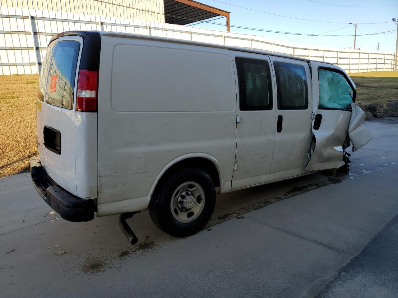 Image 3 of 2022 CHEVROLET EXPRESS G2500  2022 with VIN 1GCWGAFP1N1218921