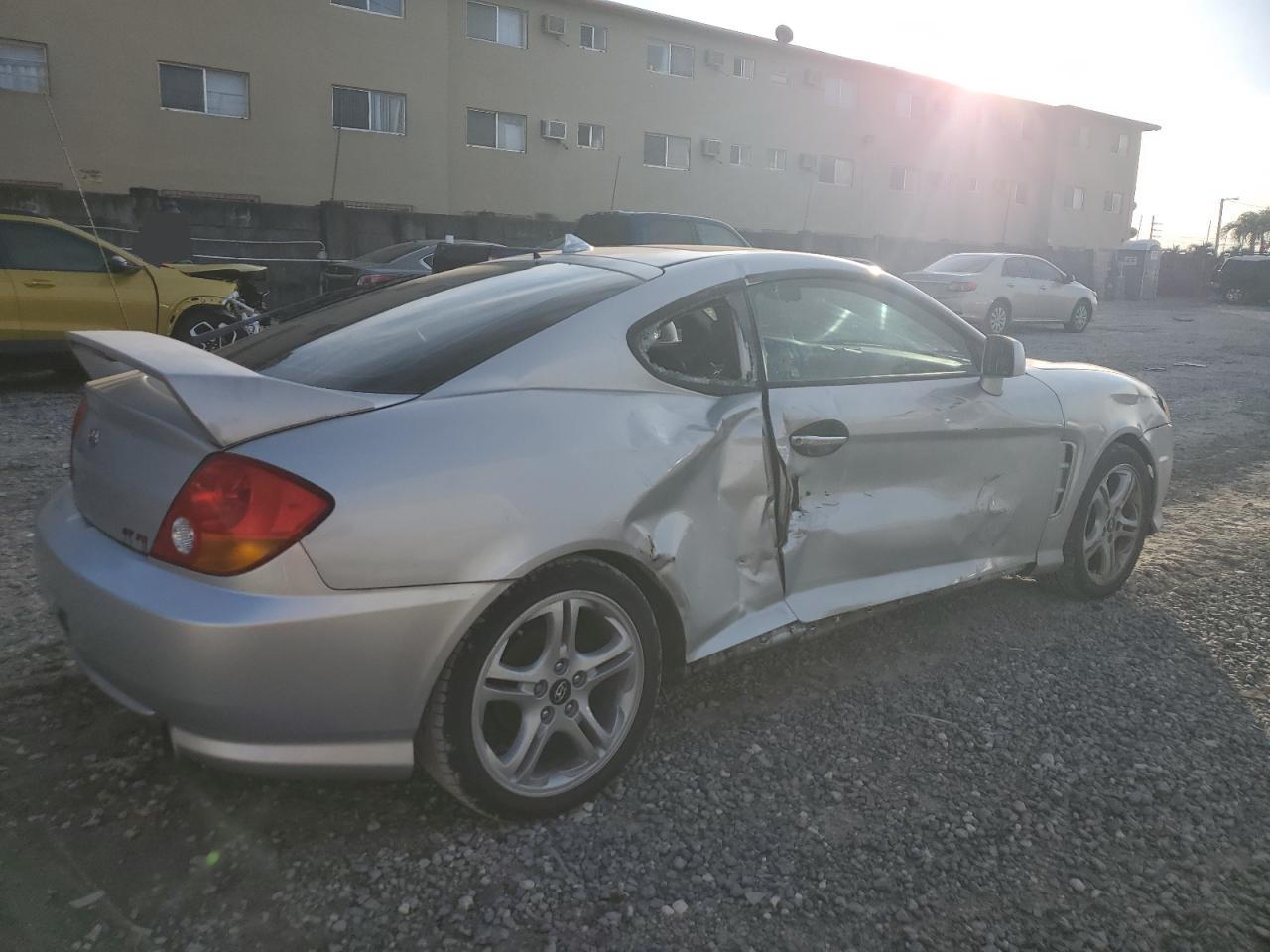 Obraz 3 z 2004 HYUNDAI TIBURON GT 2004 z VIN KMHHN65FX4U130768