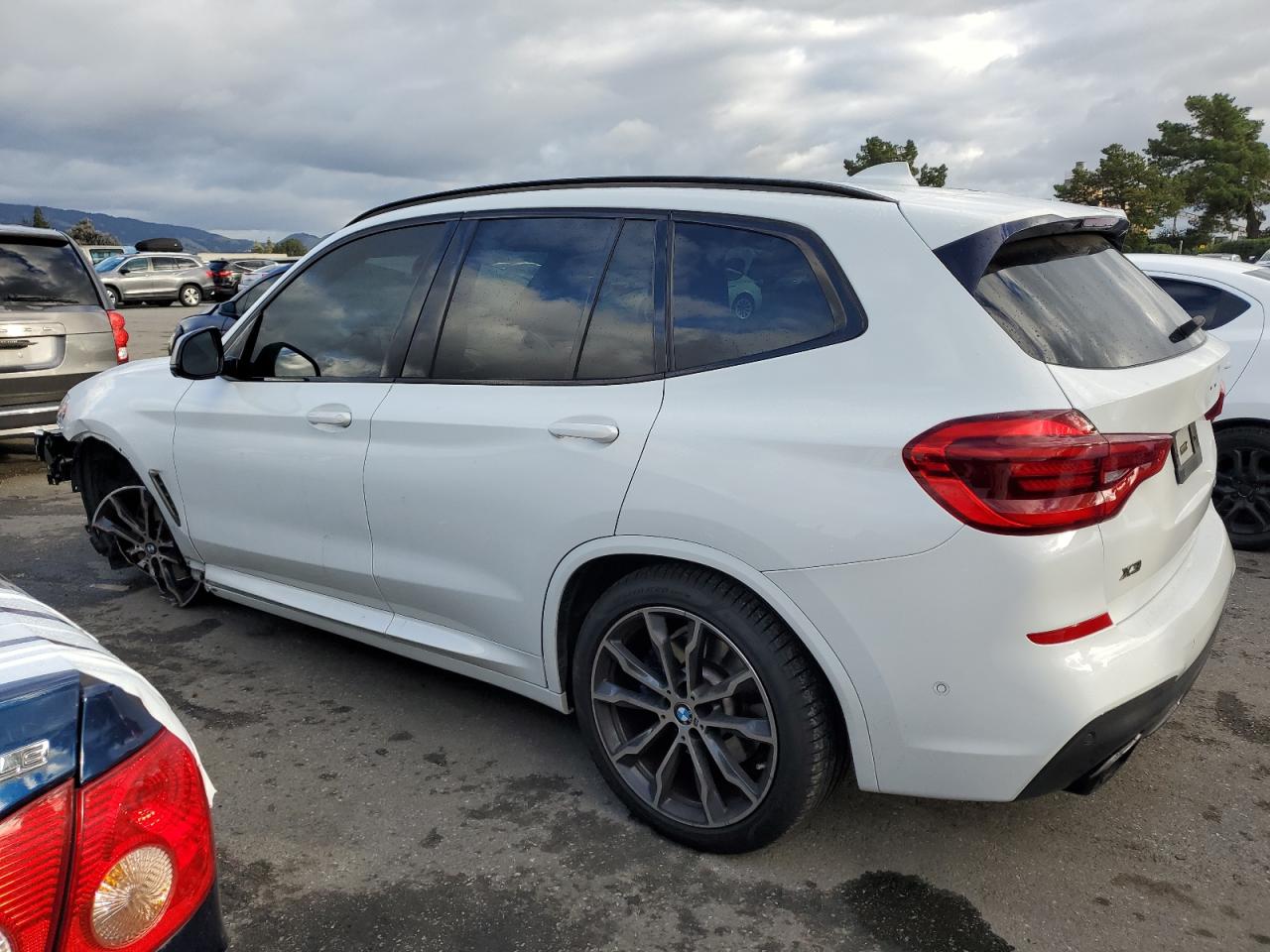 Obraz 2 z 2018 BMW X3 XDRIVEM40I 2018 z VIN 5UXTS3C51J0Y99029