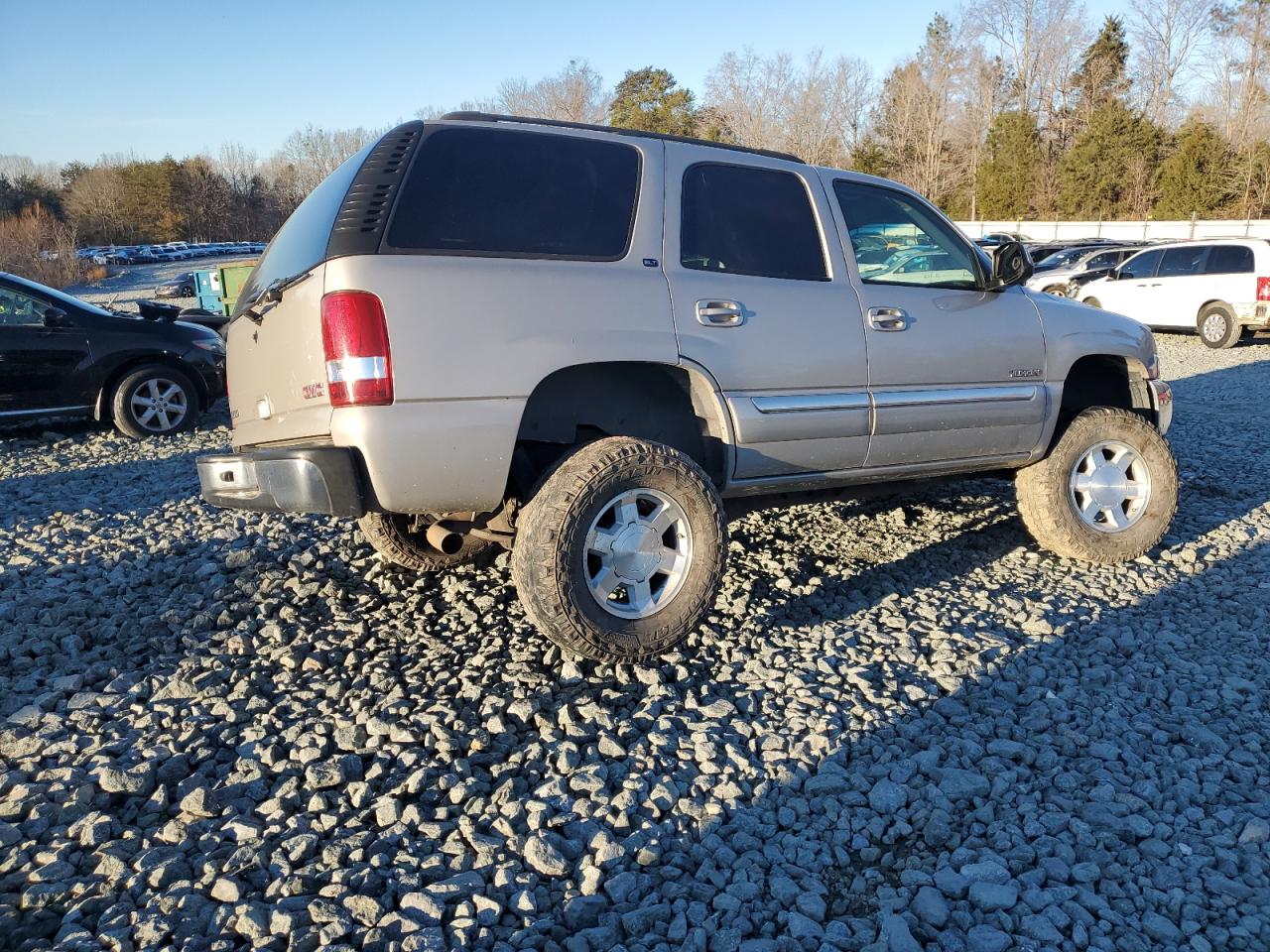 Image 3 of 2005 GMC YUKON  2005 with VIN 1GKEC13V65J224728