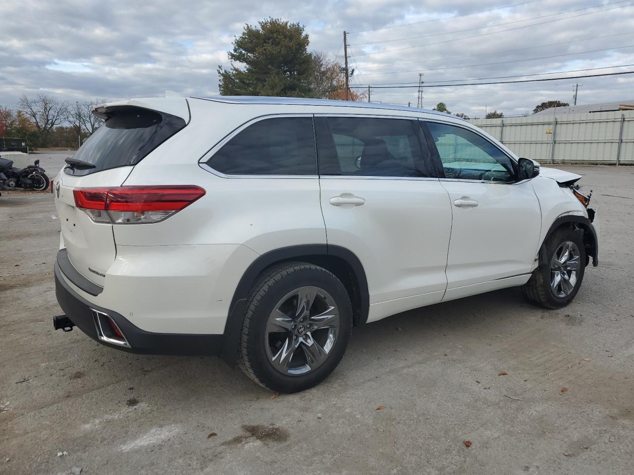 Obraz 3 z 2017 TOYOTA HIGHLANDER LIMITED 2017 z VIN 5TDDZRFHXHS362242