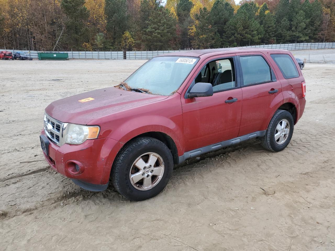 Obraz 1 z 2011 FORD ESCAPE XLS 2011 z VIN 1FMCU0C76BKA36515