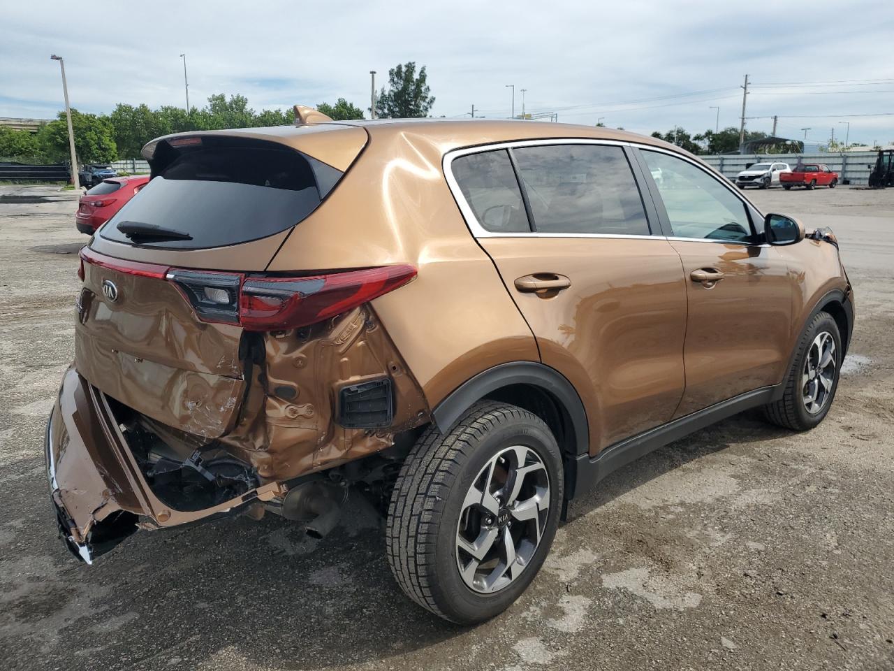 Image 3 of 2020 KIA SPORTAGE LX 2020 with VIN KNDPM3AC1L7761810