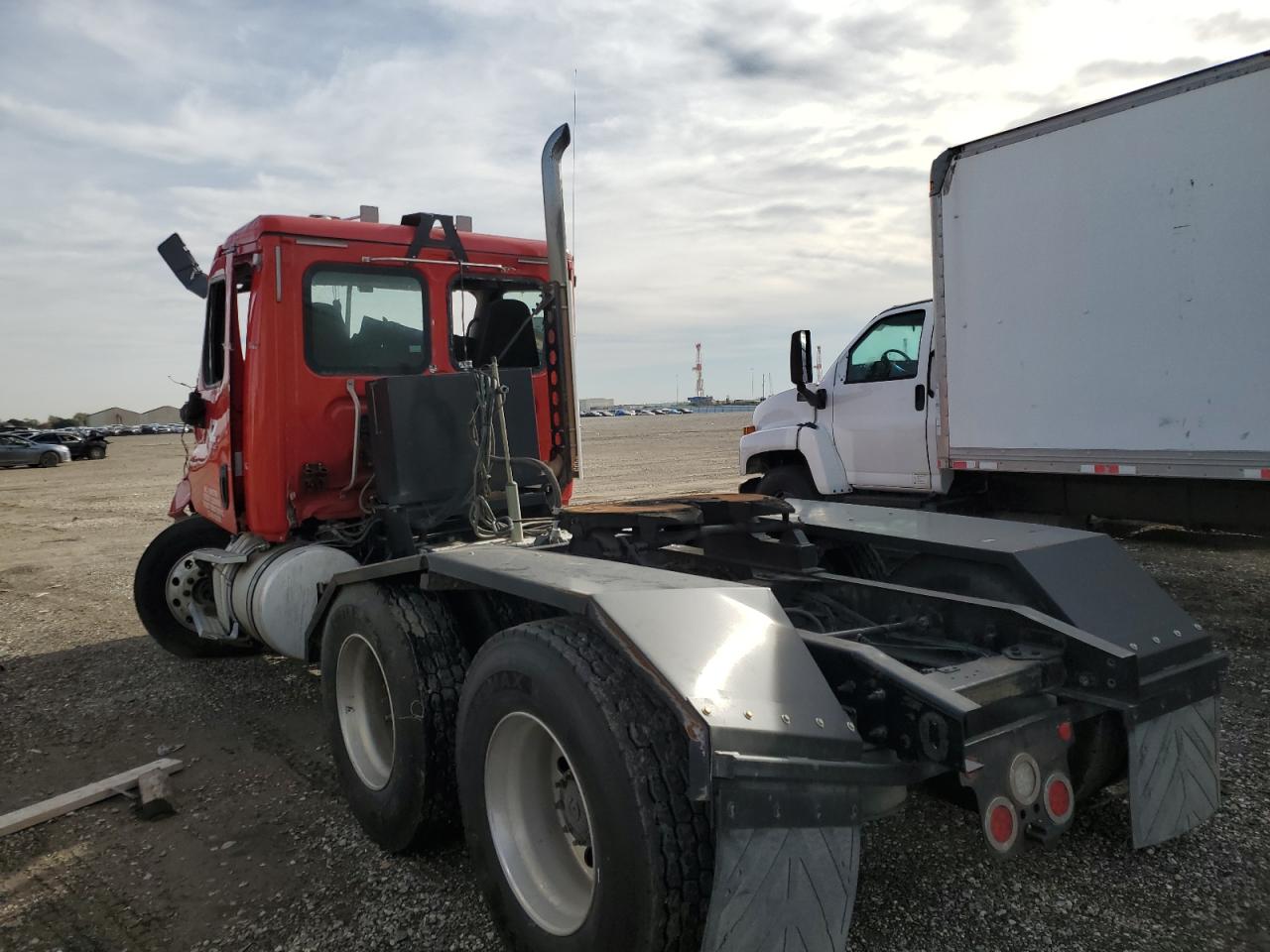 Image 3 of 2018 FREIGHTLINER CASCADIA 113  2018 with VIN 1FUJGBDV5JLJP8352