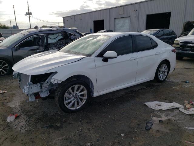 Obraz 1 z 2024 TOYOTA CAMRY LE 2024 z VIN 4T1C11AK4RU194355