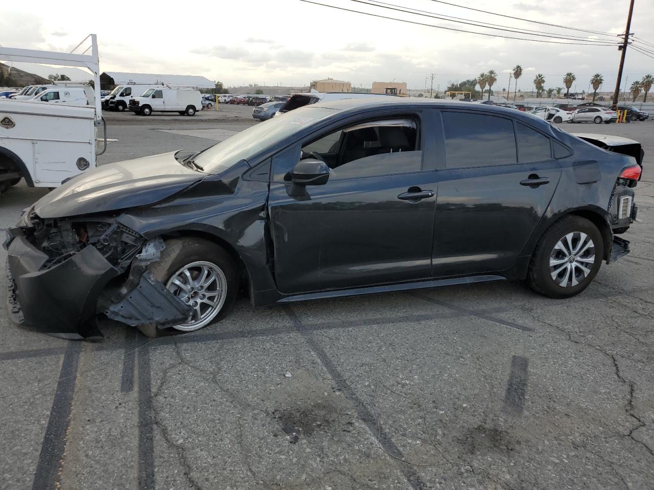 Obraz 1 z 2022 TOYOTA COROLLA LE 2022 z VIN JTDEAMDE6NJ058468