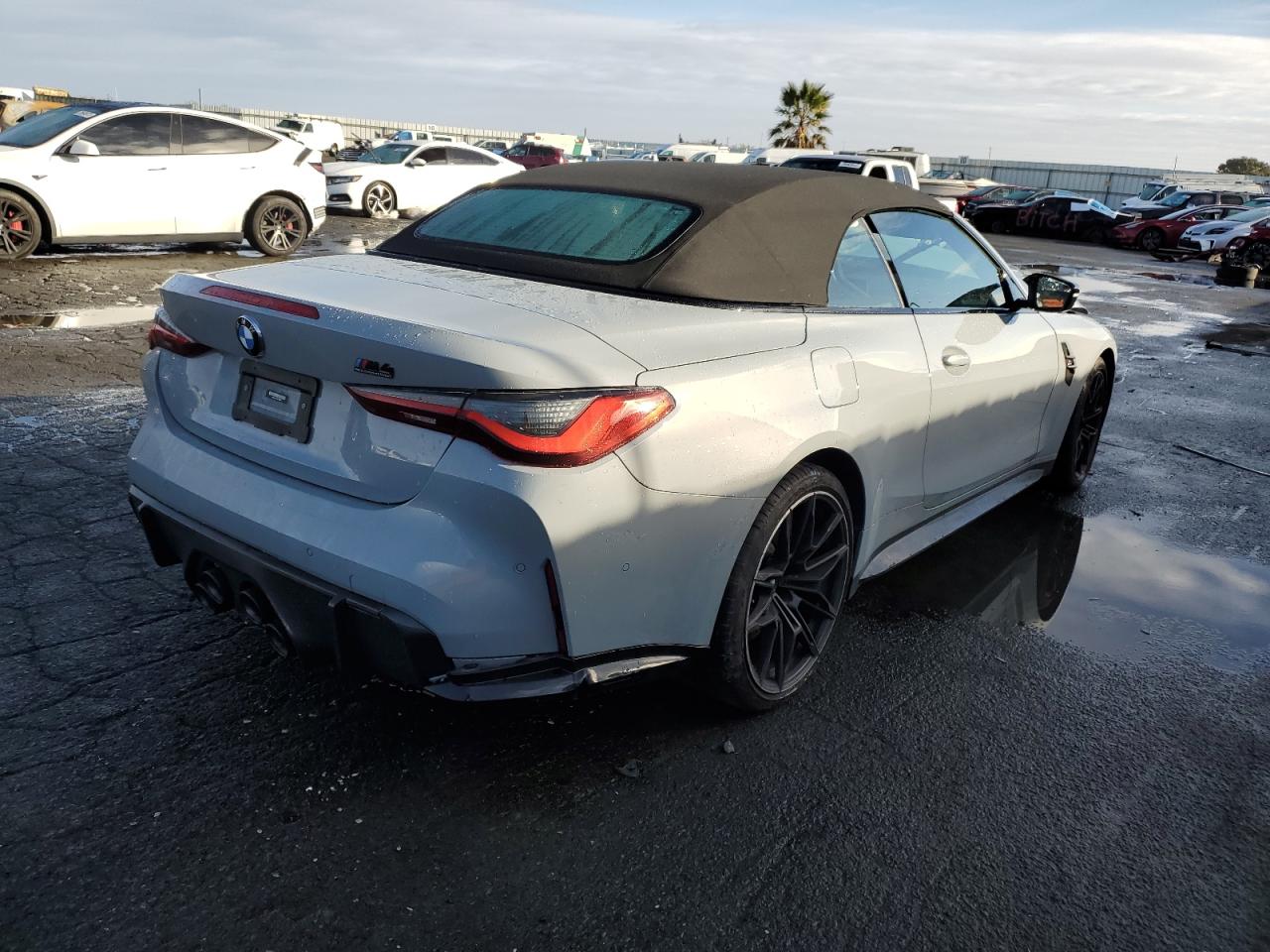 Obraz 3 z 2022 BMW M4 COMPETITION 2022 z VIN WBS33BA0XNCJ80620
