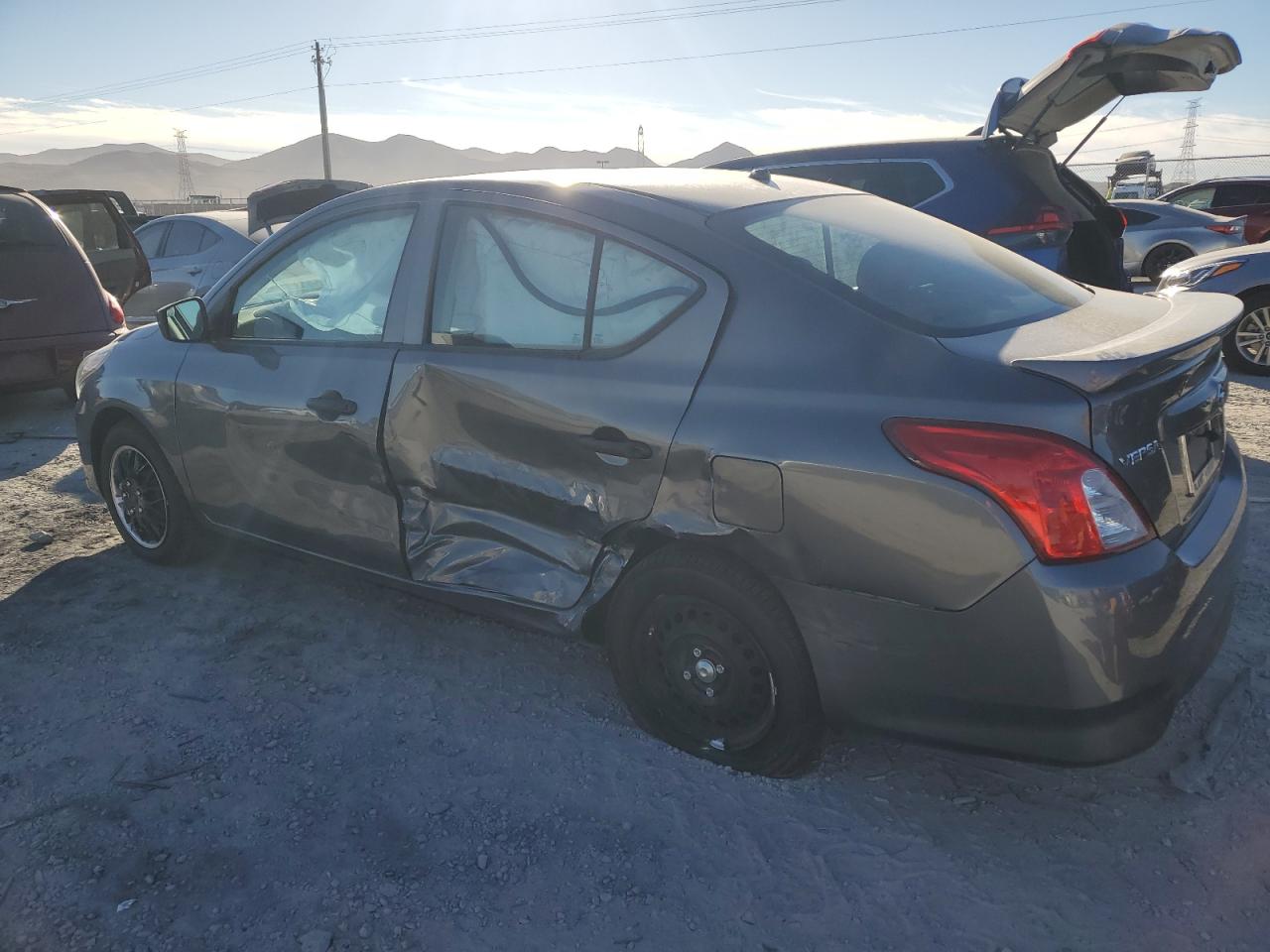 Obraz 2 z 2016 NISSAN VERSA S 2016 z VIN 3N1CN7AP3GL908333