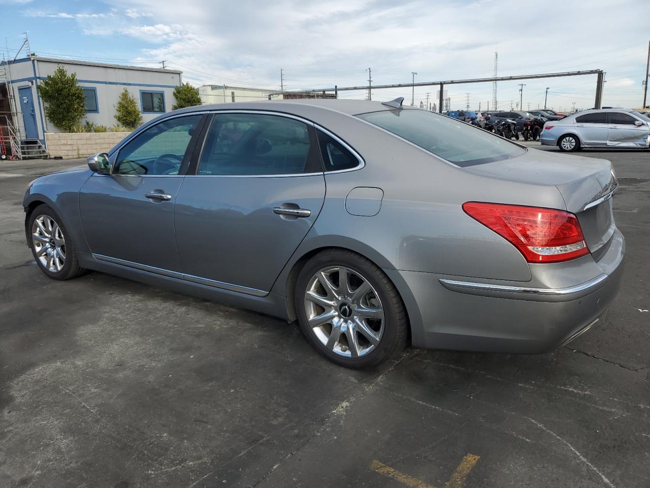 Image 2 of 2011 HYUNDAI EQUUS SIGNATURE 2011 with VIN KMHGH4JF4BU036671