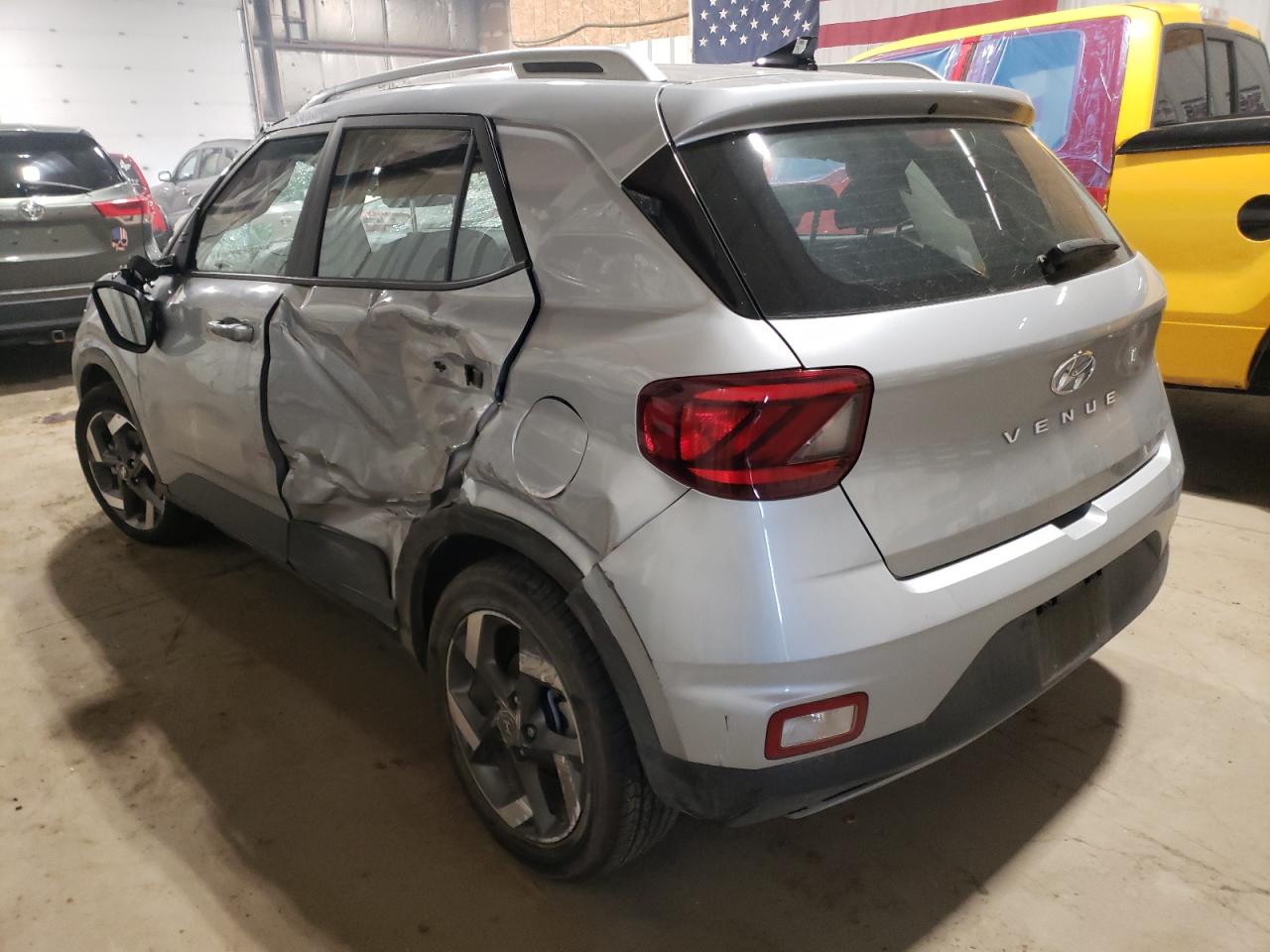 Изображение 2 2022 HYUNDAI VENUE SEL 2022 с VIN KMHRC8A39NU195016