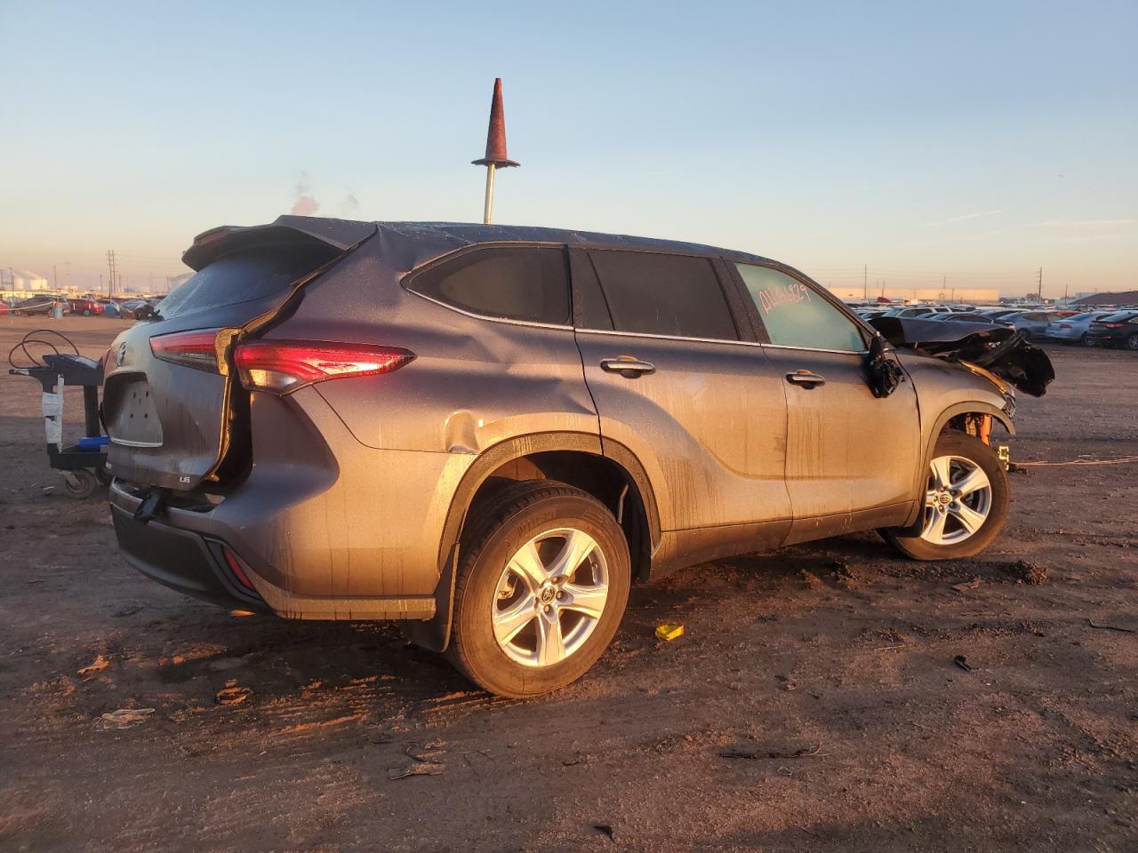 Obraz 3 z 2022 TOYOTA HIGHLANDER L 2022 z VIN 5TDZZRAH8NS560553