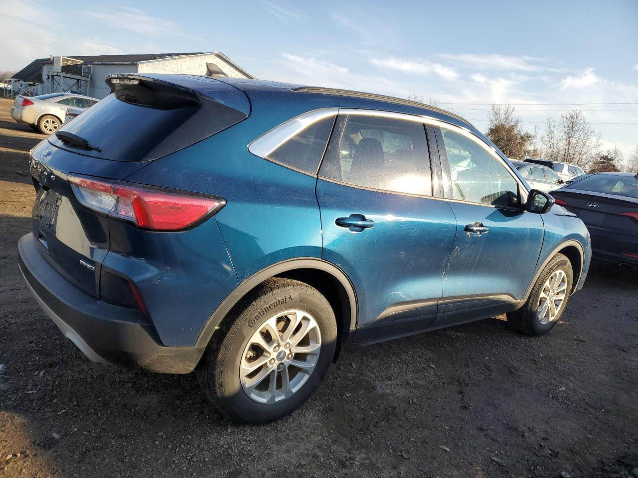 Image 3 of 2020 FORD ESCAPE SE 2020 with VIN 1FMCU9G61LUC73876