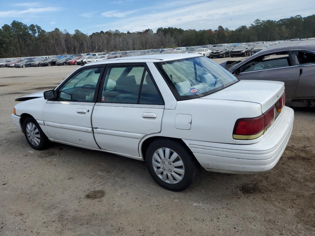 Image 2 of 1995 FORD ESCORT LX 1995 with VIN 3FASP13J8SR206447
