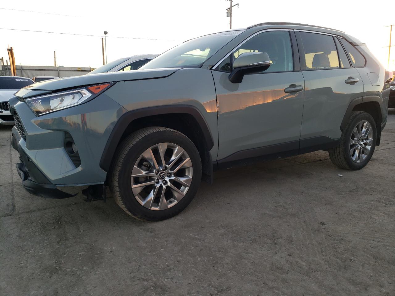 Изображение 1 2019 TOYOTA RAV4 XLE PREMIUM 2019 с VIN 2T3A1RFV9KC012947
