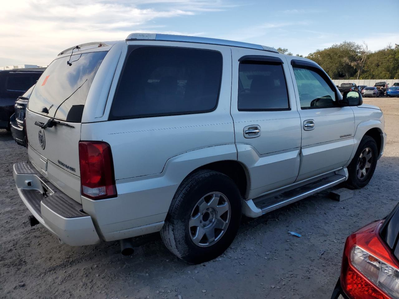 Image 3 of 2005 CADILLAC ESCALADE LUXURY 2005 with VIN 1GYEC63N55R224787