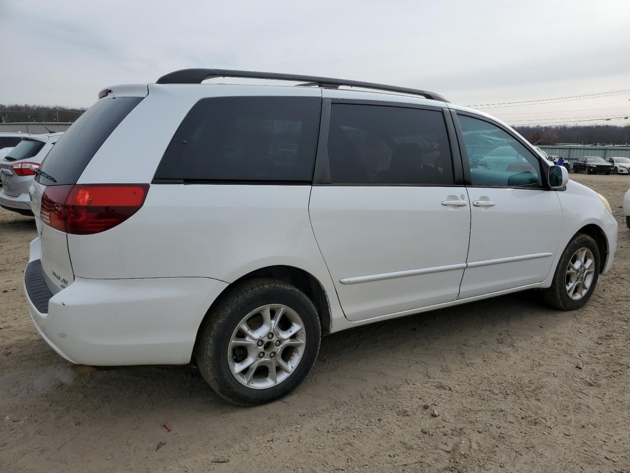 Image 3 of 2005 TOYOTA SIENNA XLE 2005 with VIN 5TDBA22C55S044024