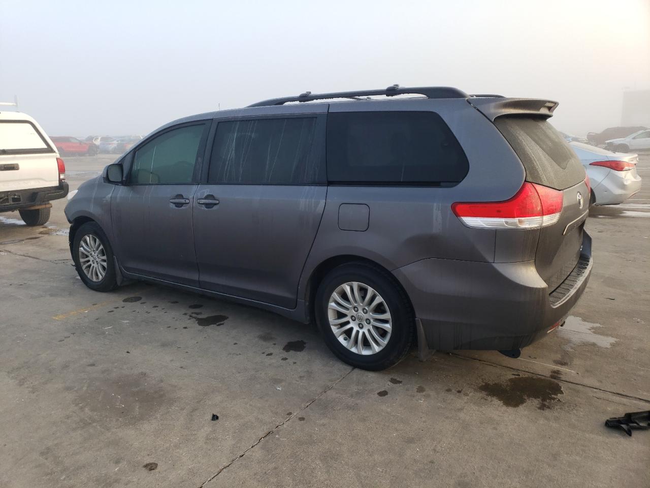 Изображение 2 2014 TOYOTA SIENNA XLE 2014 с VIN 5TDYK3DC4ES425504