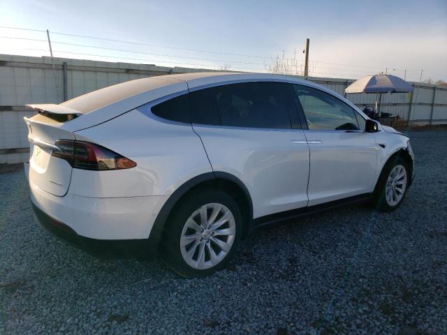Obraz 3 z 2020 TESLA MODEL X  2020 z VIN 5YJXCDE22LF248733