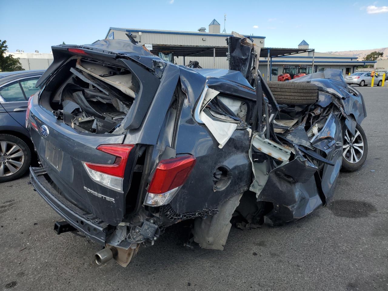 Image 3 of 2021 SUBARU FORESTER LIMITED 2021 with VIN JF2SKAUC2MH472948