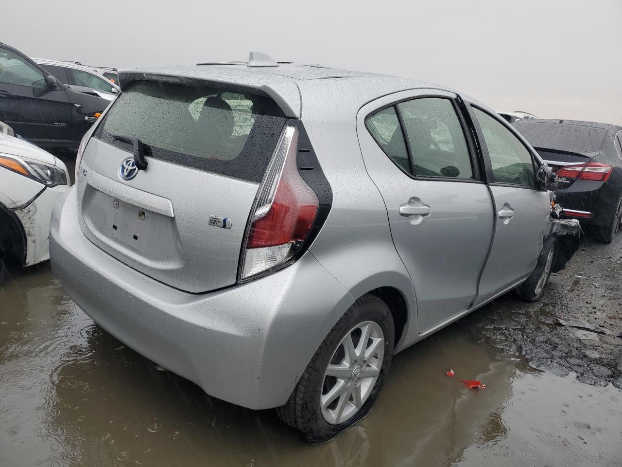 Image 3 of 2015 TOYOTA PRIUS C  2015 with VIN JTDKDTB34F1097745