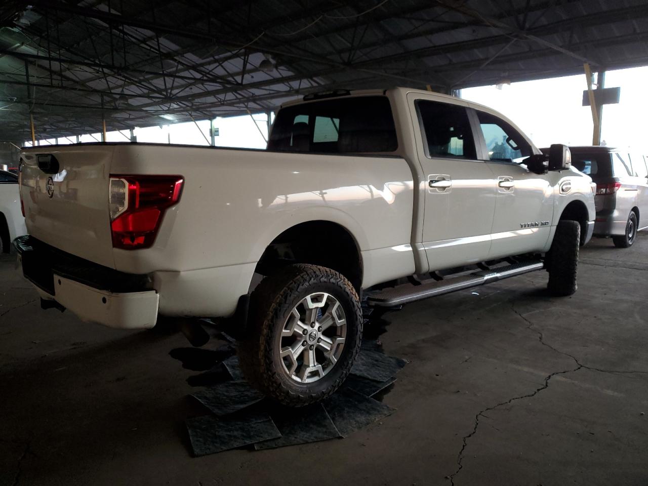 Изображение 3 2017 NISSAN TITAN XD SL 2017 с VIN 1N6BA1F29HN517183