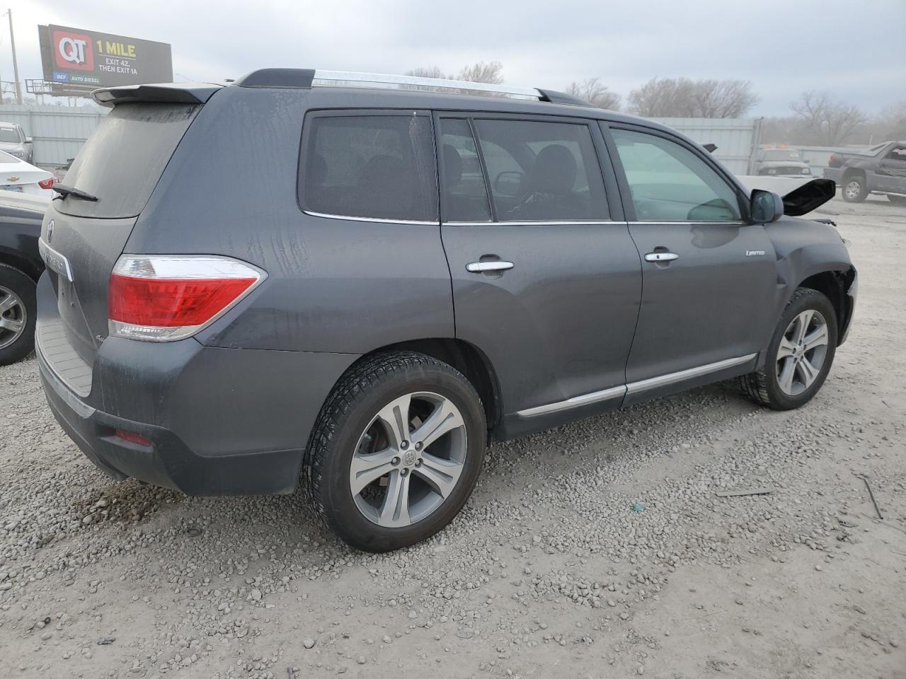 Image 3 of 2013 TOYOTA HIGHLANDER LIMITED 2013 with VIN 5TDDK3EH4DS177410