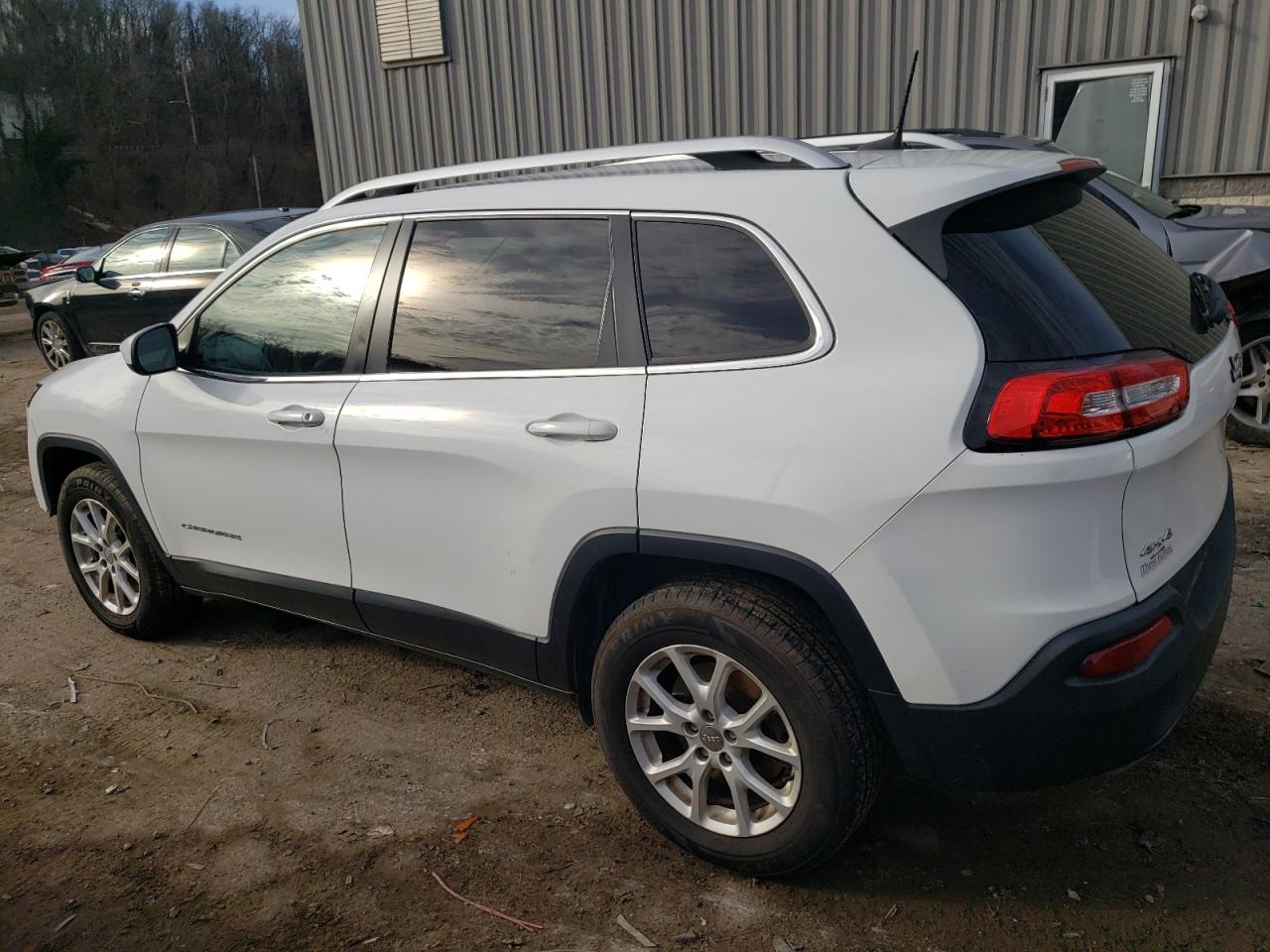 Obraz 2 z 2016 JEEP CHEROKEE LATITUDE 2016 z VIN 1C4PJMCS0GW143165