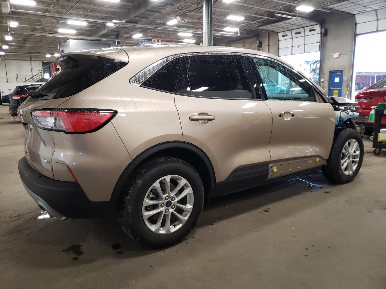 Image 3 of 2020 FORD ESCAPE SE 2020 with VIN 1FMCU9G68LUB82362