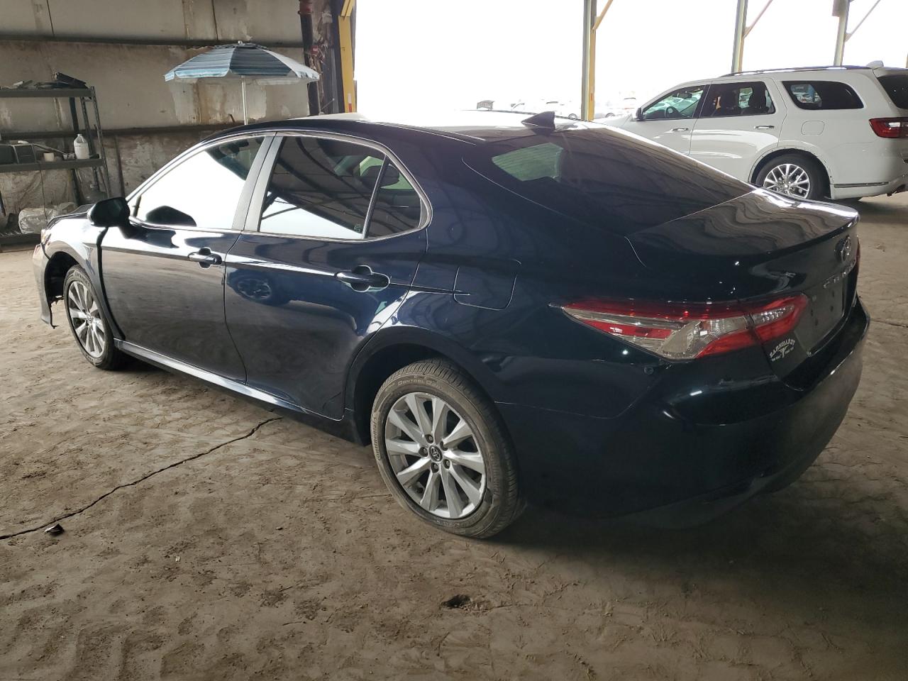 Obraz 2 z 2020 TOYOTA CAMRY LE 2020 z VIN 4T1C11AK1LU919658