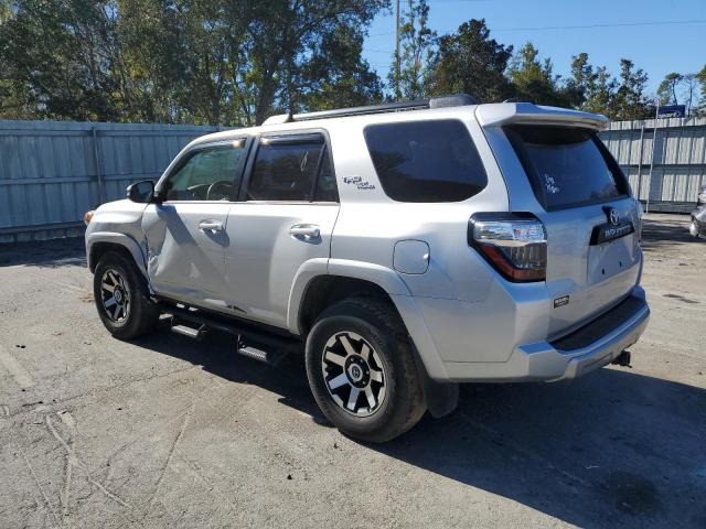 Изображение 2 2020 TOYOTA 4RUNNER SR5/SR5 PREMIUM 2020 с VIN JTEBU5JR4L5803209