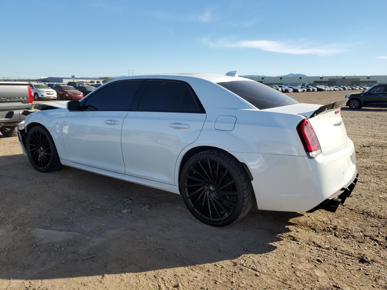 Изображение 2 2017 CHRYSLER 300 S 2017 с VIN 2C3CCABT6HH557959