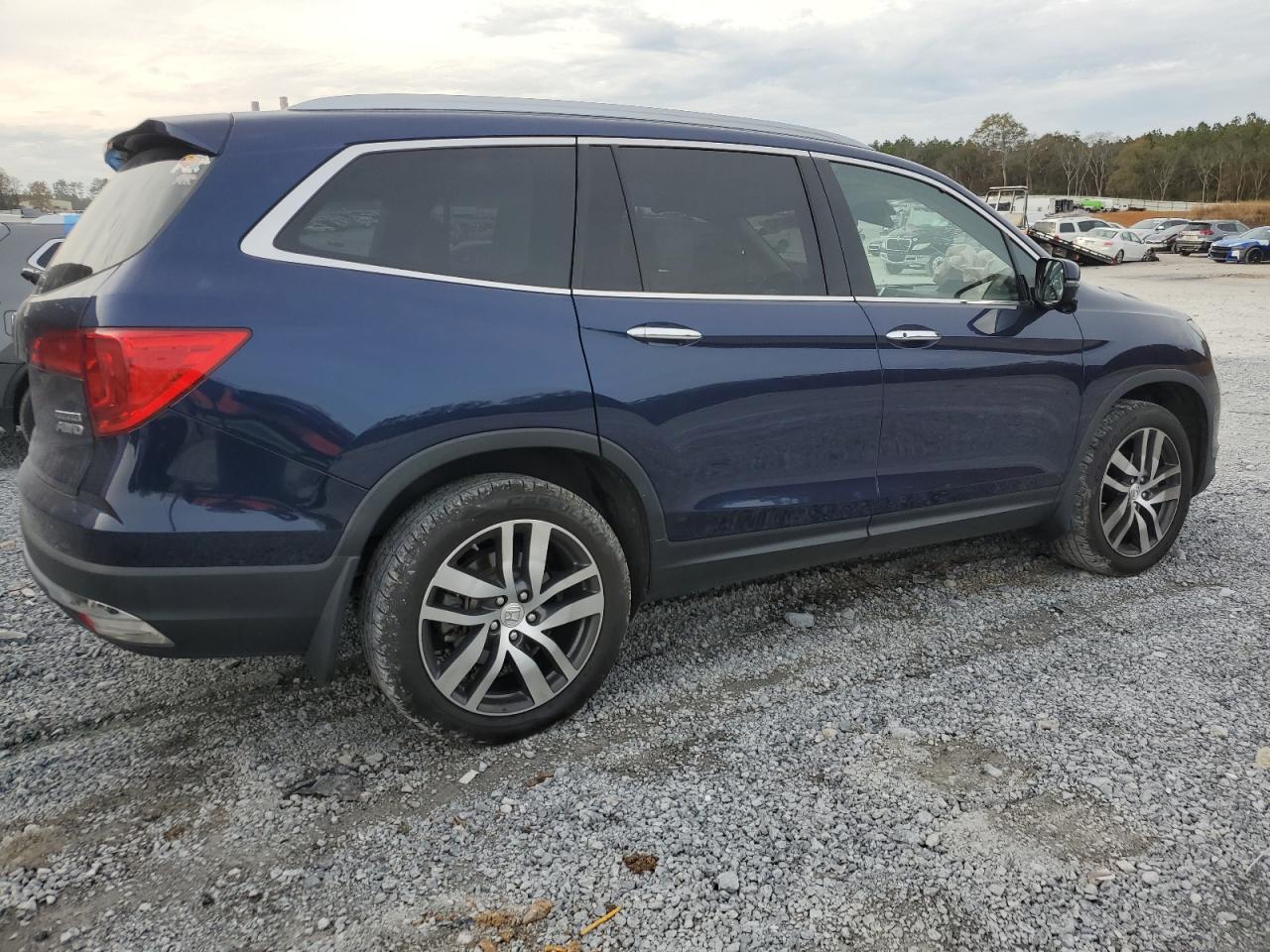 Image 3 of 2017 HONDA PILOT TOURING 2017 with VIN 5FNYF6H93HB039024