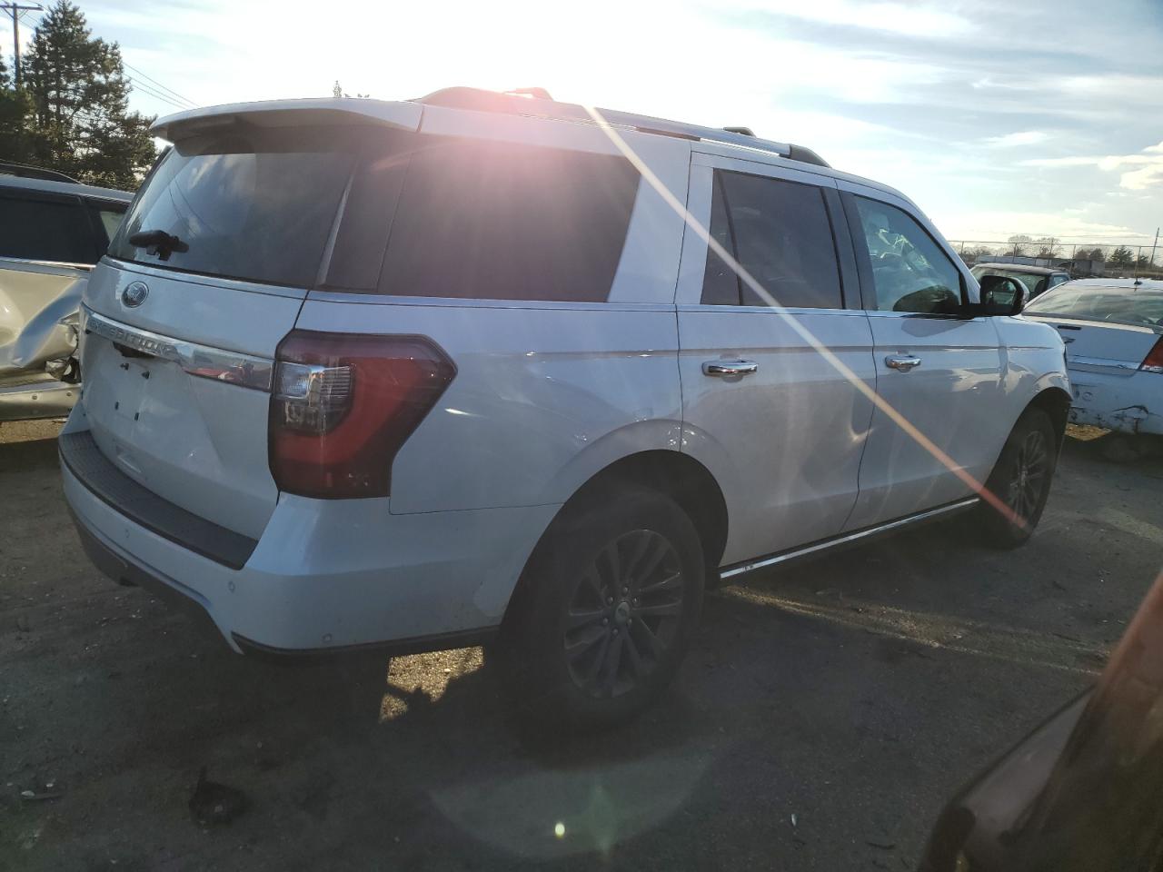 Image 3 of 2019 FORD EXPEDITION LIMITED 2019 with VIN 1FMJU2AT5KEA60869