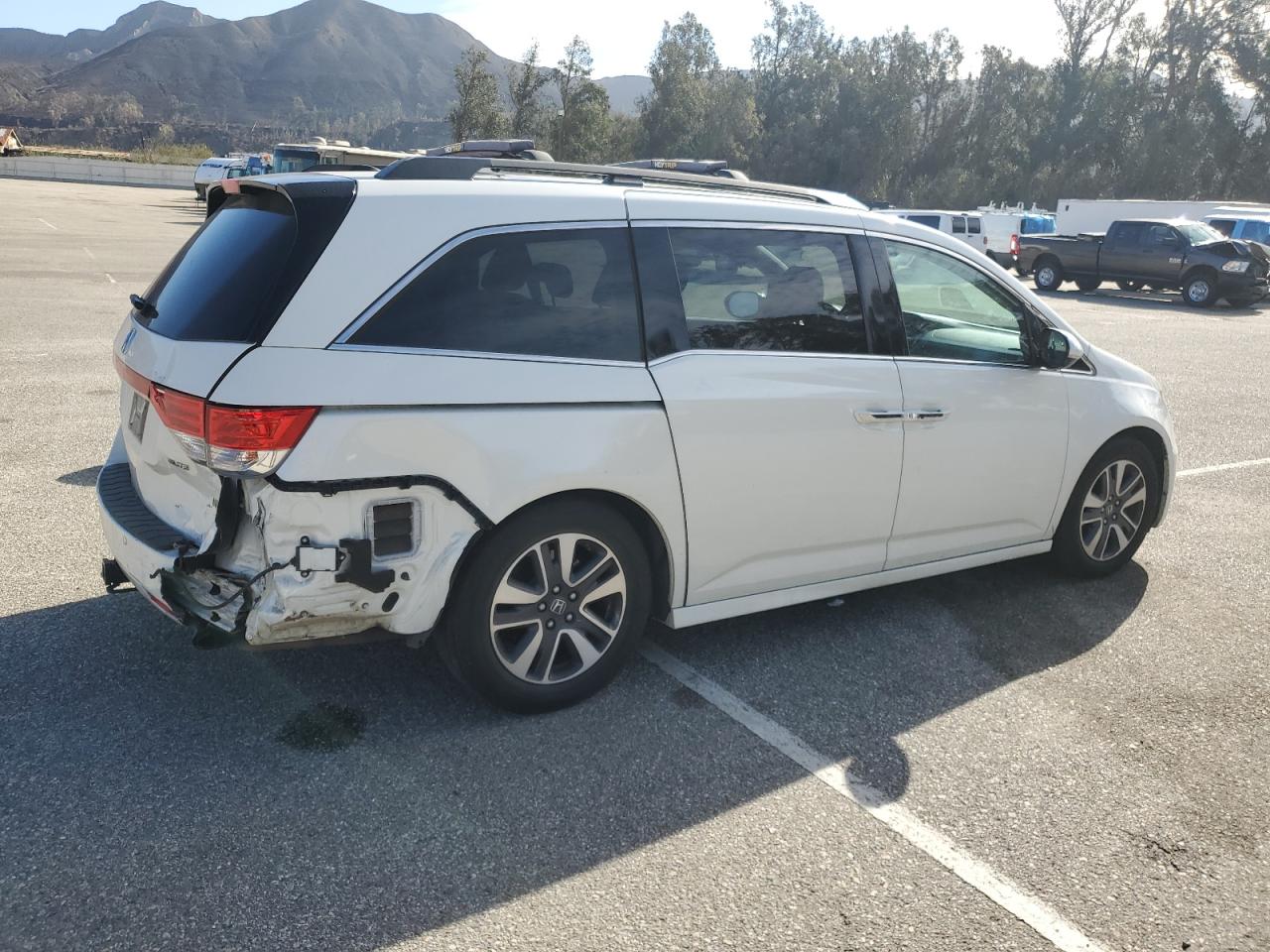 Image 3 of 2014 HONDA ODYSSEY TOURING 2014 with VIN 5FNRL5H9XEB132657