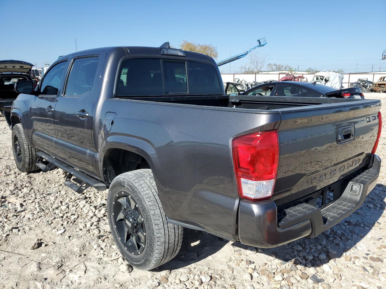 Image 2 of 2016 TOYOTA TACOMA DOUBLE CAB 2016 with VIN 5TFAX5GN1GX055394