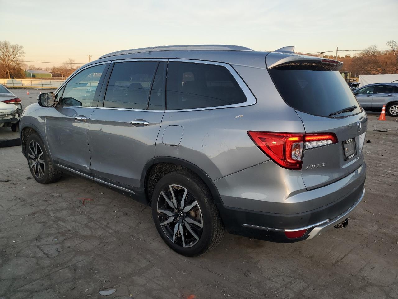 Obraz 2 z 2020 HONDA PILOT TOURING 2020 z VIN 5FNYF6H62LB020639